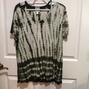 A green tie dye shirt sleeve shirt.